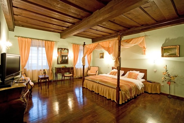 stylový hotelový nábytek z masivního dřeva www.svetpokladu.cz Hotel Villa Conti