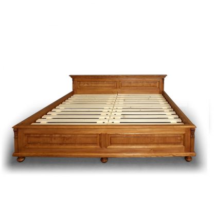 Široká dvoulůžková postel z masivního smrkového dřeva