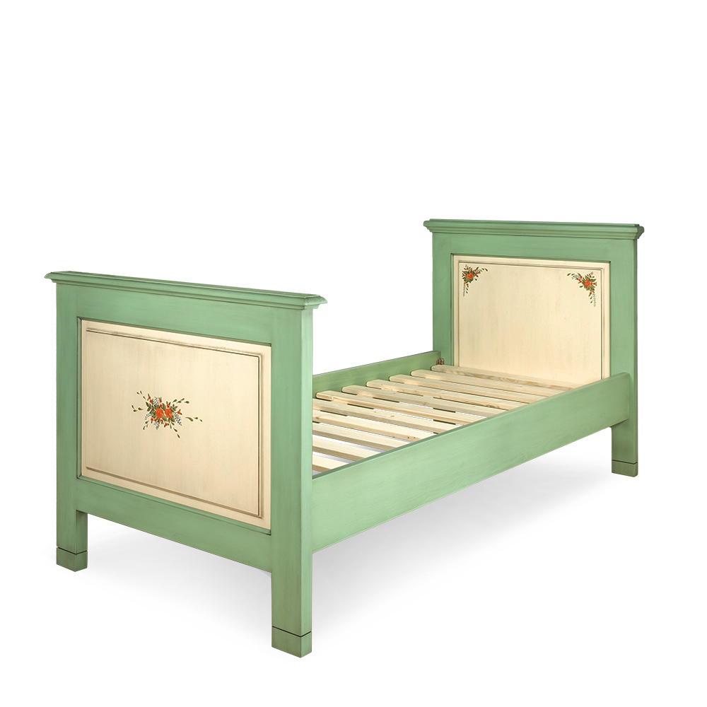 Zelená malovaná postel z masivu Svět pokladů