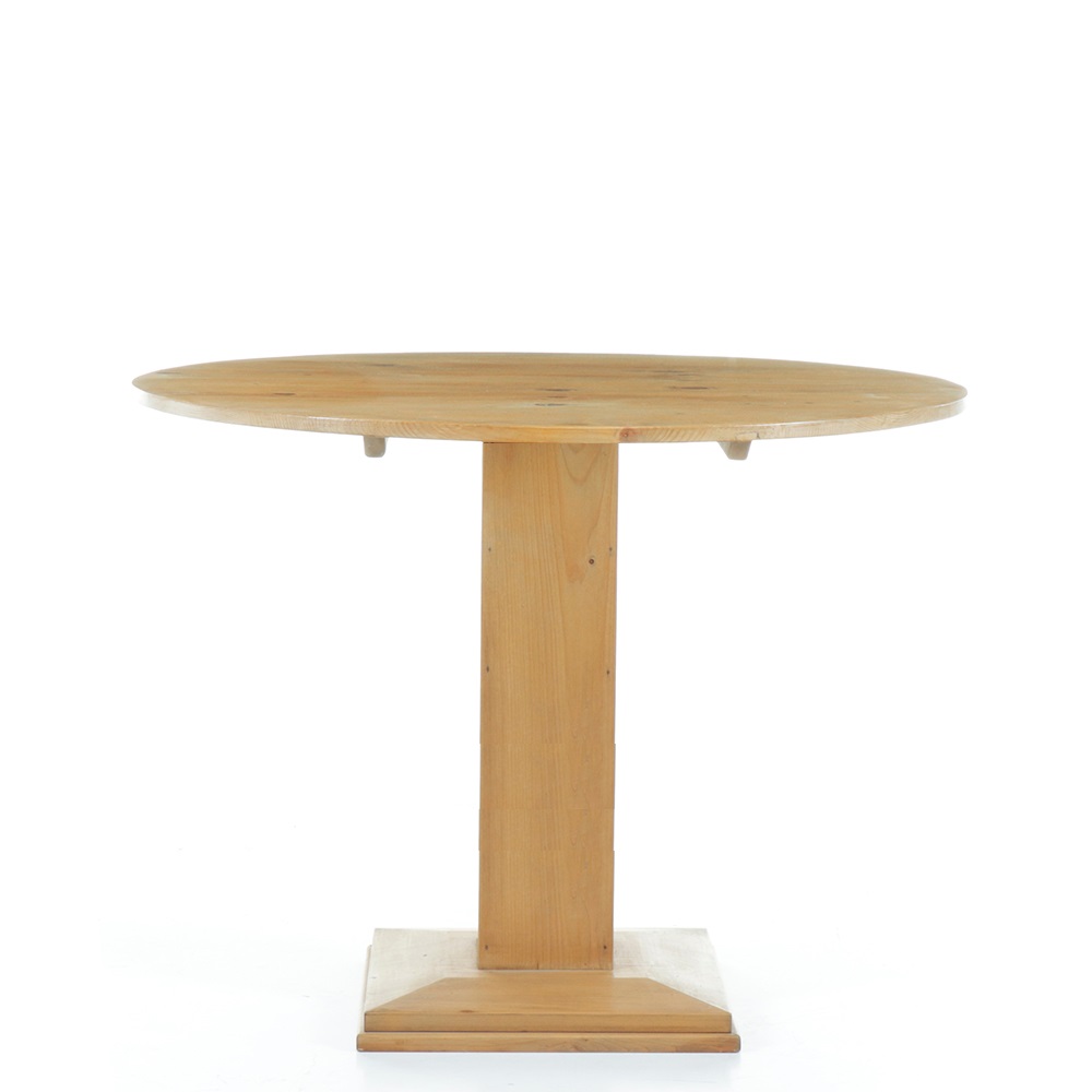 Stůl s kulatou deskou z masivního smrkového dřeva