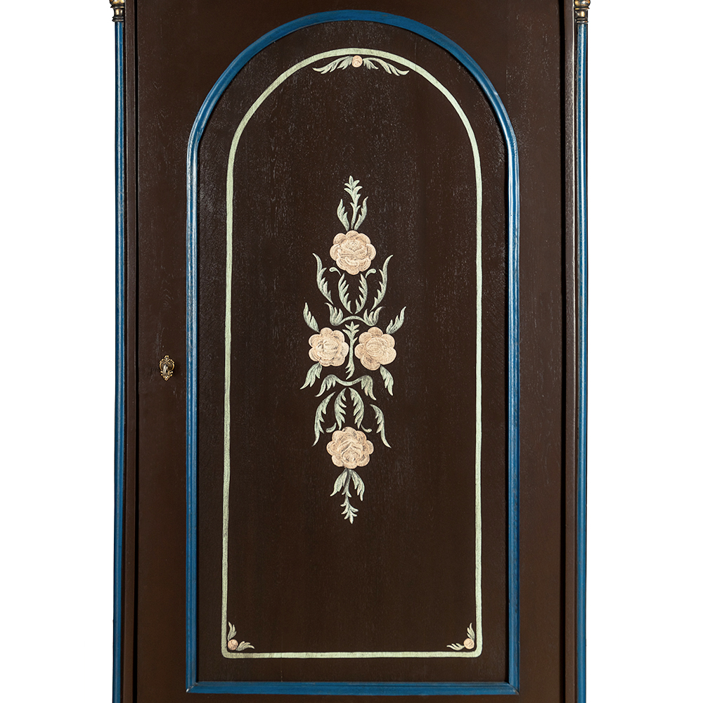 Dubová jednodveřová skříň s květinovou malbou detail