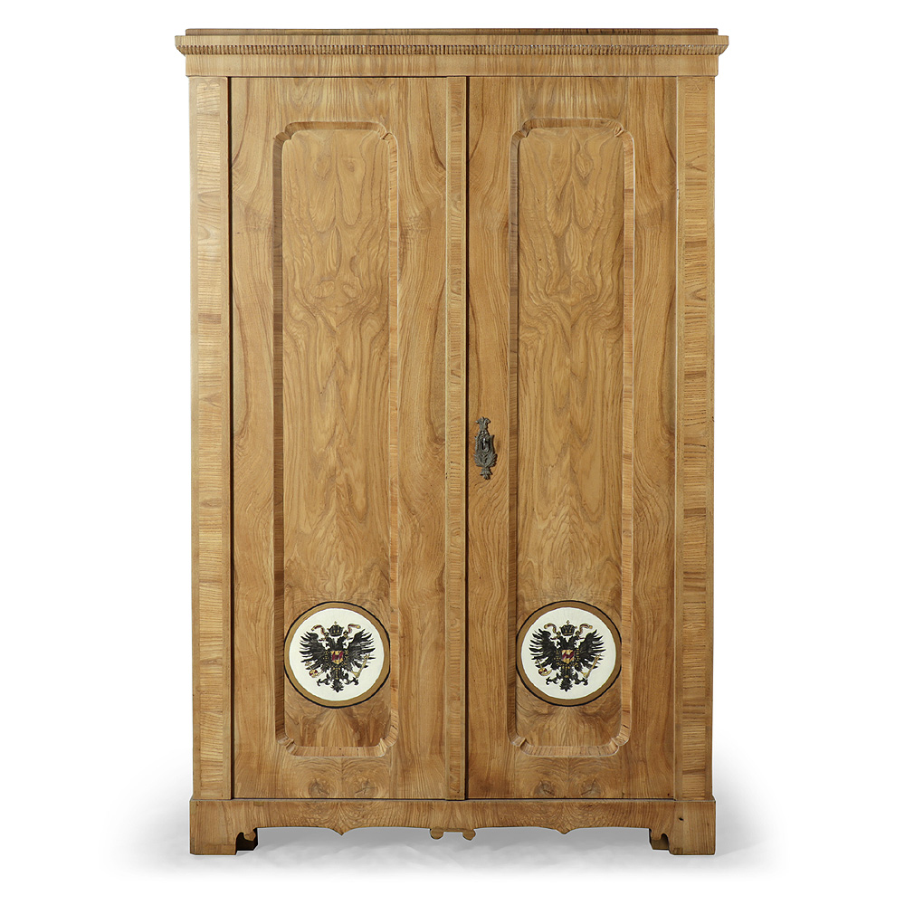 Krásná vykládaná jasanová "Císařská" šatní skříň