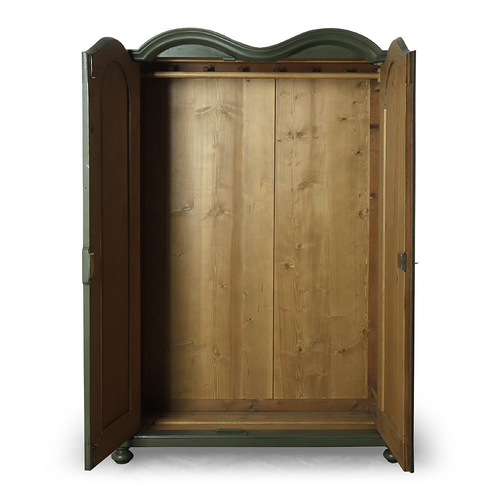 IDZ352b Zelená malovaná šatní skříň. Zelená malovaná šatní skříň.