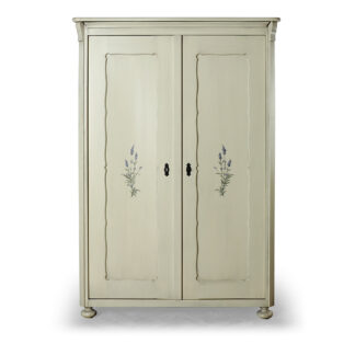 Malovaná dvoudveřová skříň s policemi a vnitřní zásuvkou