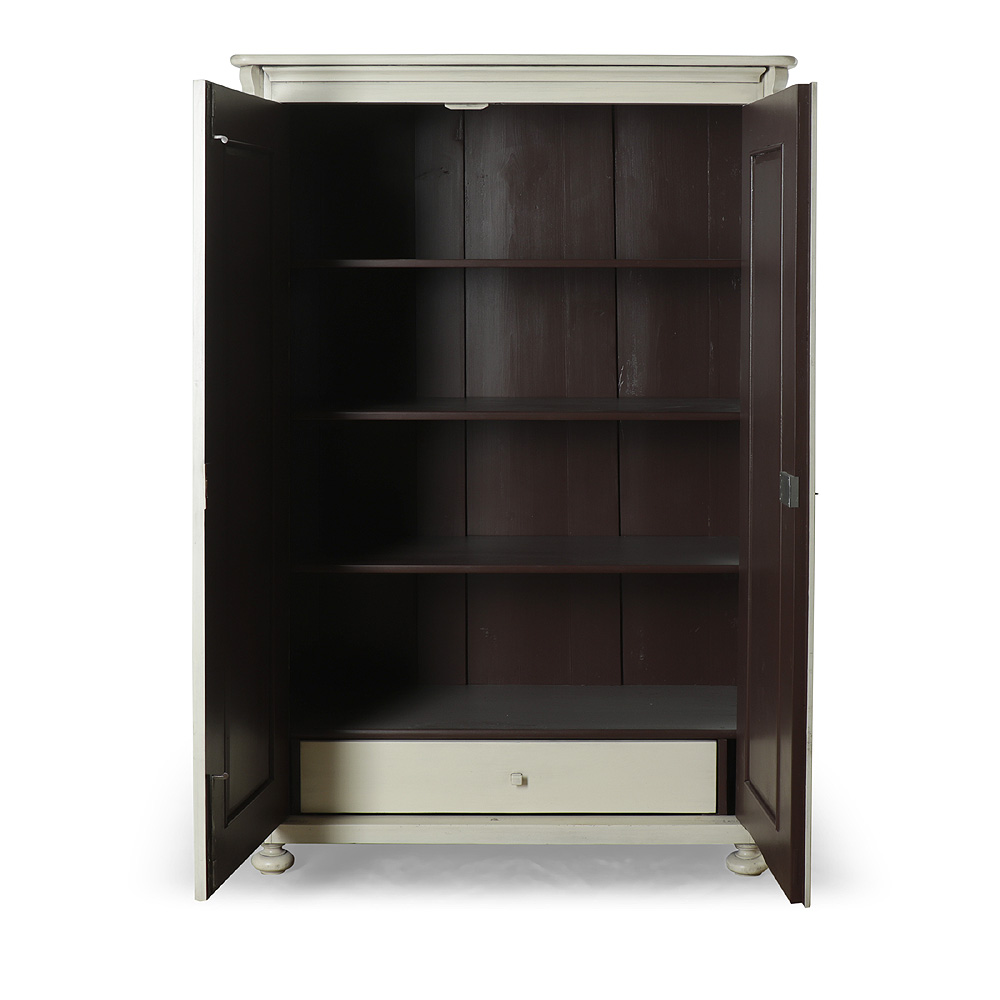 Malovaná dvoudveřová skříň s policemi a vnitřní zásuvkou