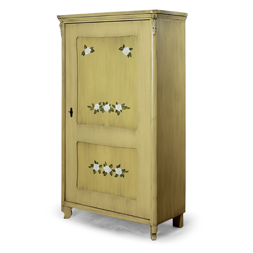 Malovaná skříň z masivního dubu s policemi