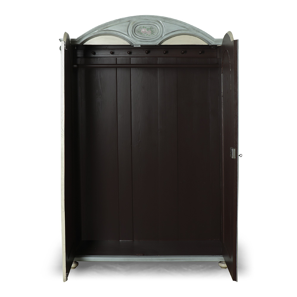 IDZ359b Repasovaná malovaná „svatební“ skříň s vyřezávanou římsou Repasovaná malovaná