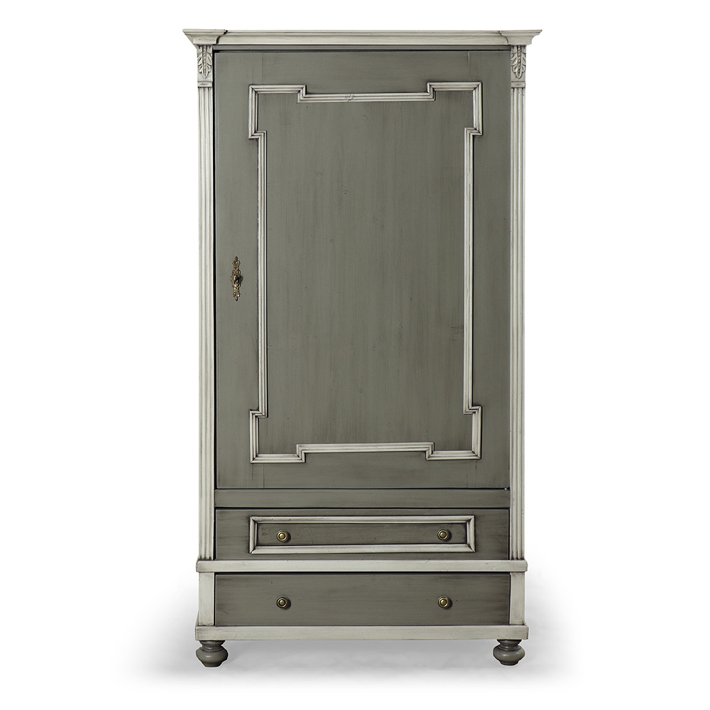 Šedá repasovaná jednodveřová skříň s policemi a zásuvkami