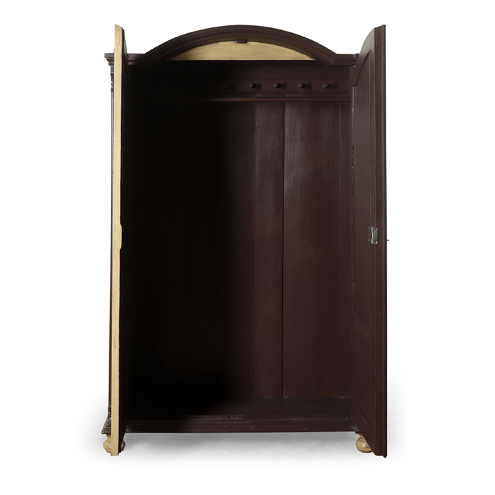 Dubová dvoudveřová skříň s dekorativní malbou