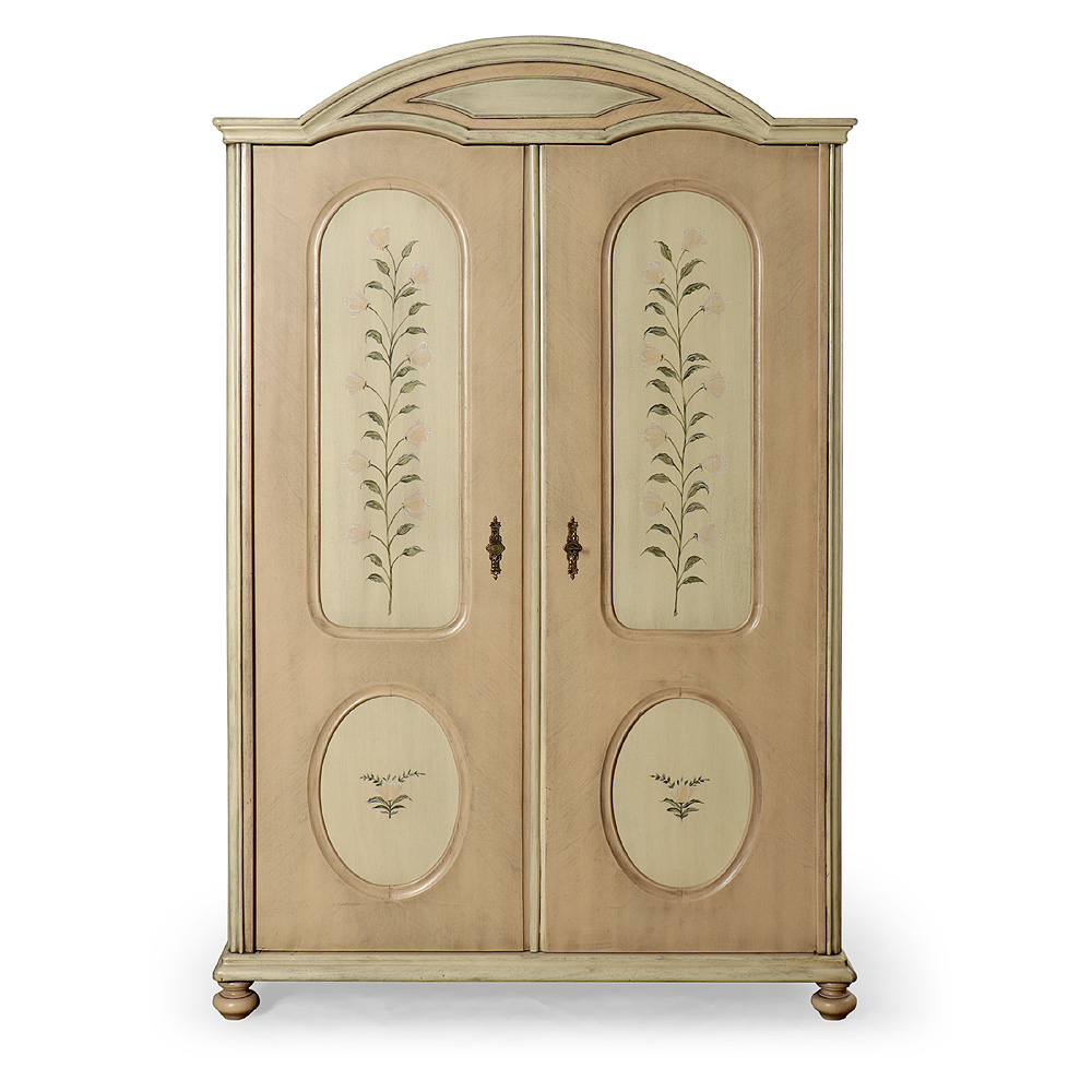 Policová malovaná šatní skříň