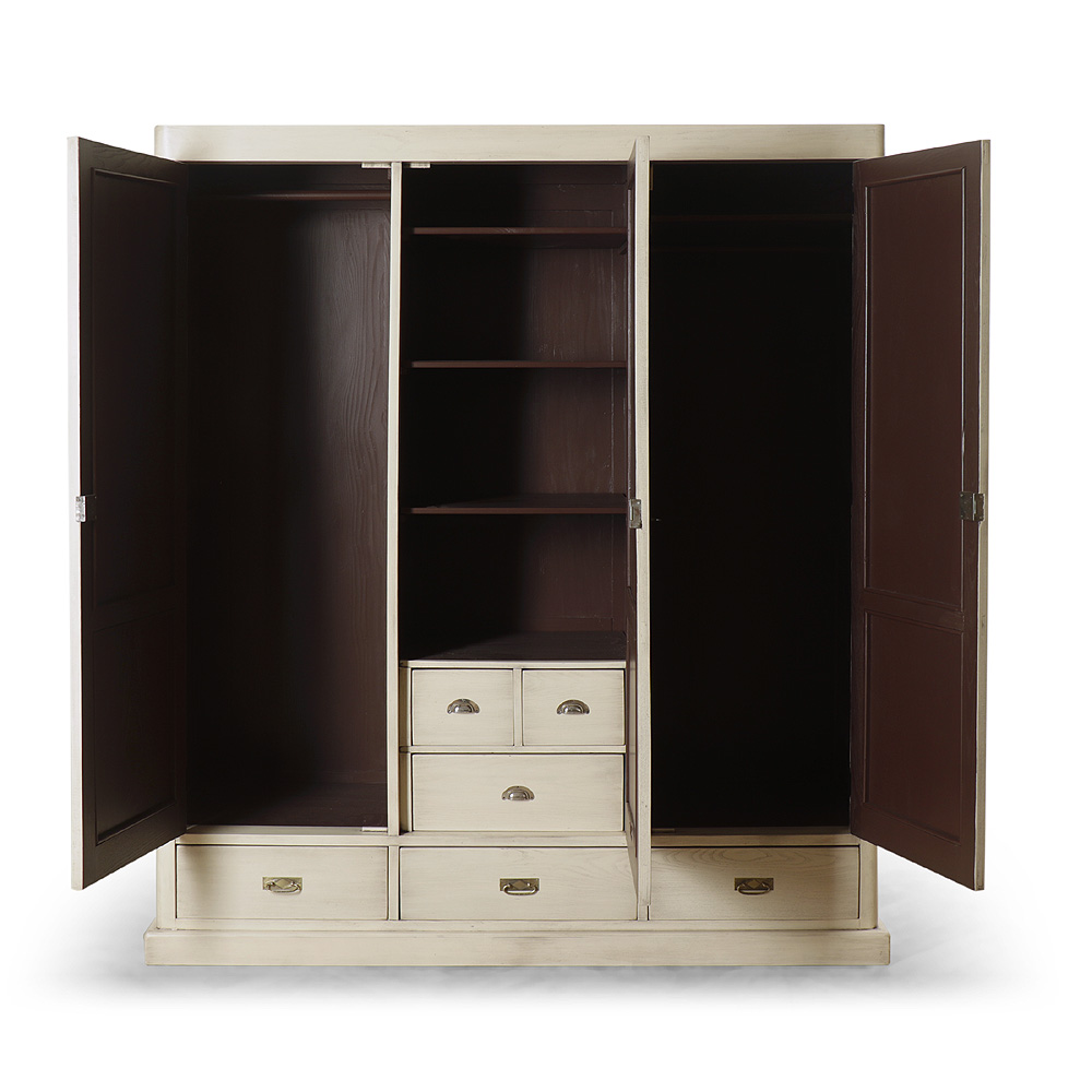 Velká třídveřová malovaná skříň z masivního dubu