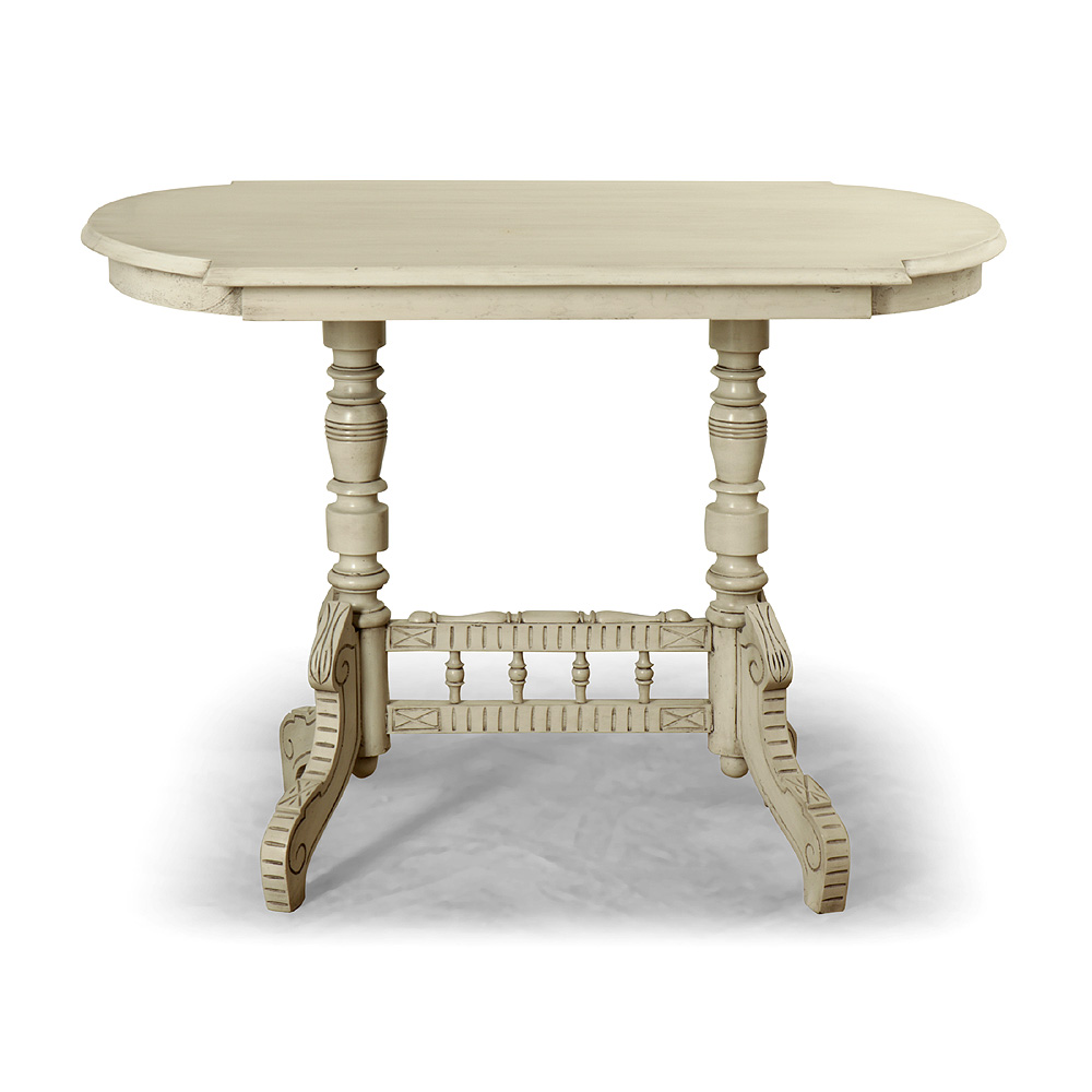 Starožitný repasovaný stolek se soustruženými a vyřezávanými nohami