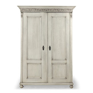 Unikátní dubová skříň s bohatě vyřezávanou římsou