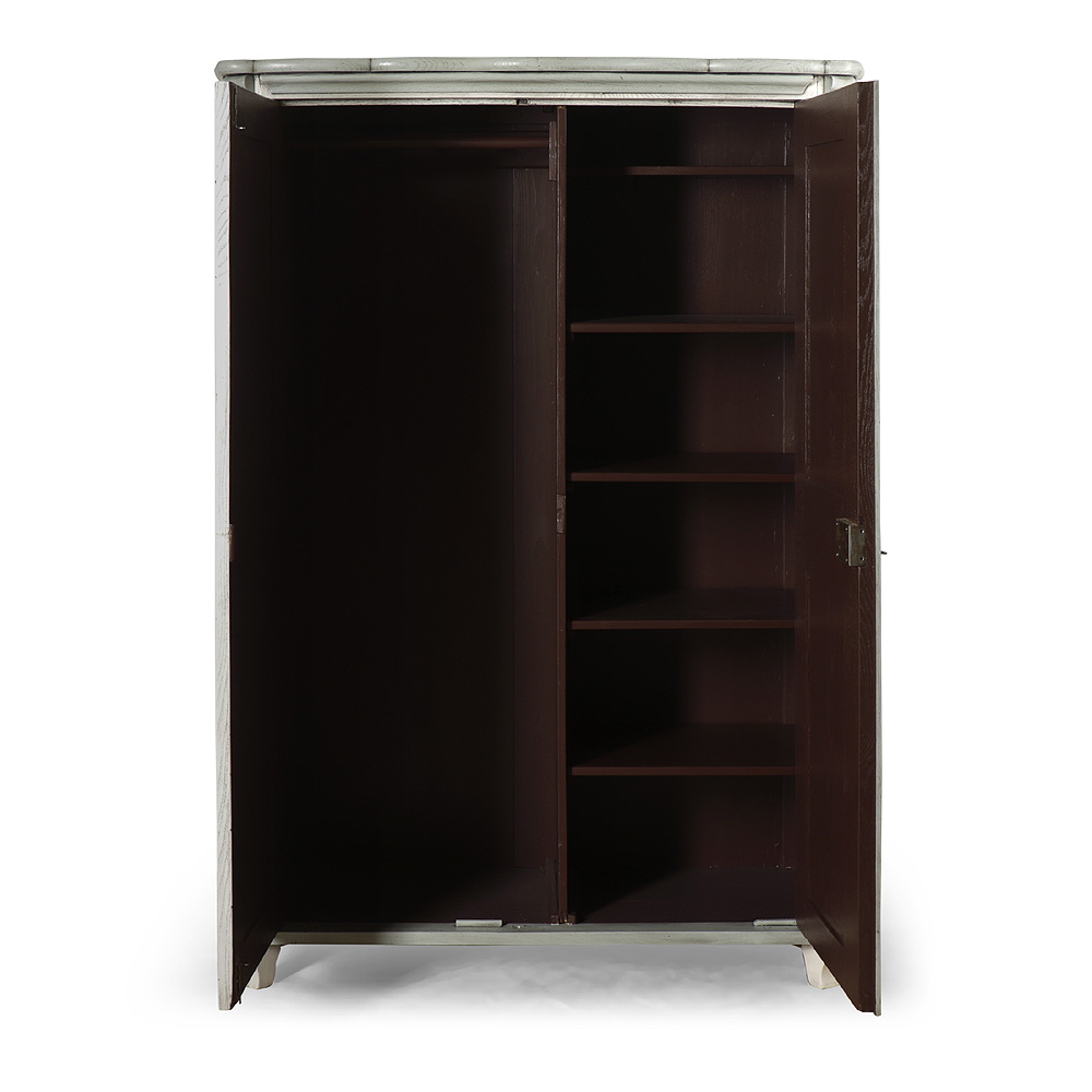 Malovaná dubová skříň s policemi a věšákem