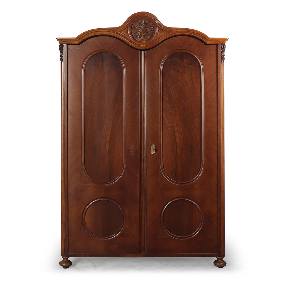 Repasovaná skříň s dvojitým obloukem z masivního dubového dřeva Repasovaná skříň s dvojitým obloukem z masivního dubového dřeva