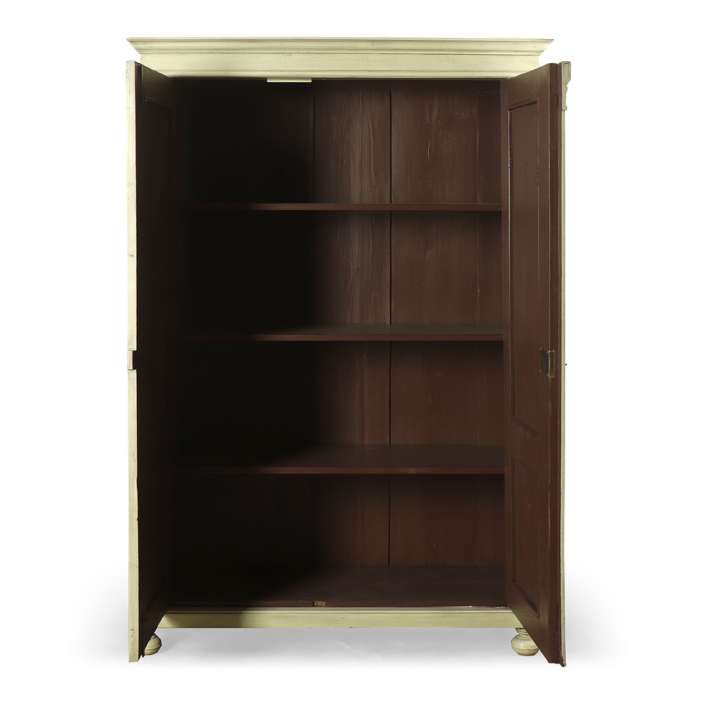 IDZ390b Smetanová repasovaná dvoudveřová skříň s policemi Smetanová repasovaná dvoudveřová skříň s policemi