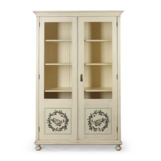 Smetanová repasovaná vitrína s broušeným křišťálovým sklem